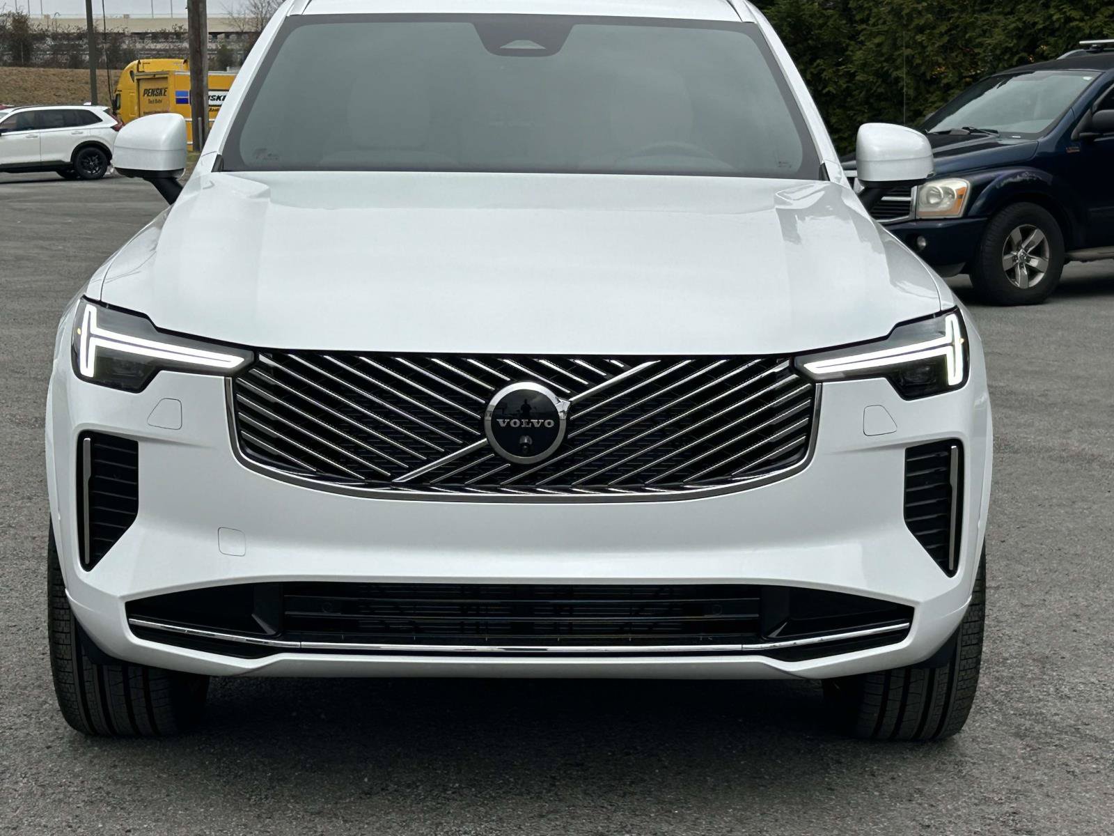 New 2026 Volvo XC90 B6 Plus w/ Protection Package Premier AWD/4WD image 8
