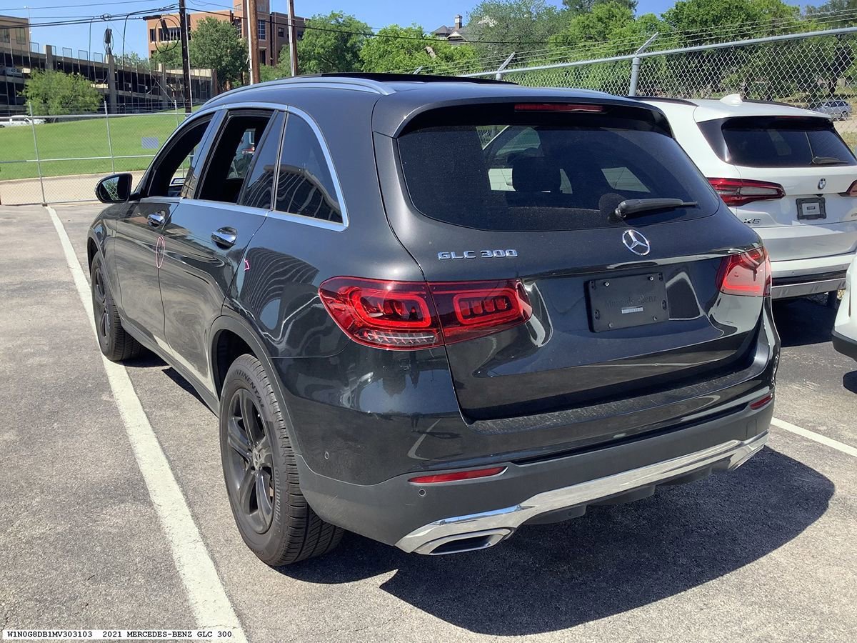 Used 2021 Mercedes-Benz GLC 300 image 4