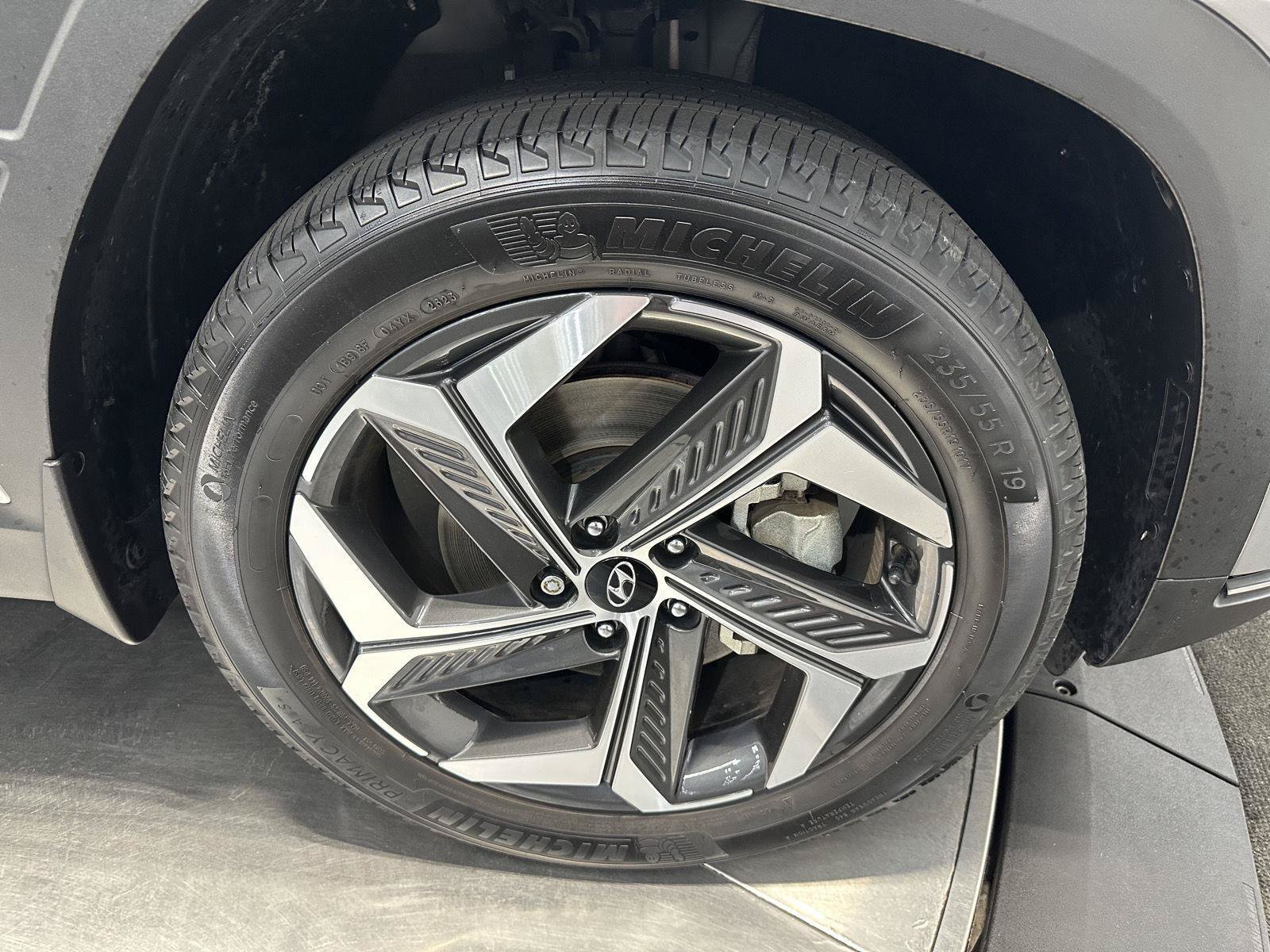 Certified 2024 Hyundai Tucson Limited AWD/4WD image 12