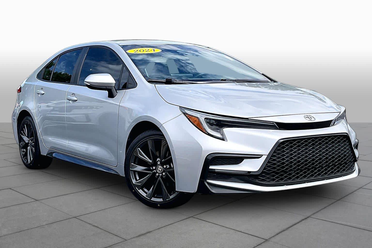 Used 2024 Toyota Corolla SE FWD image 3