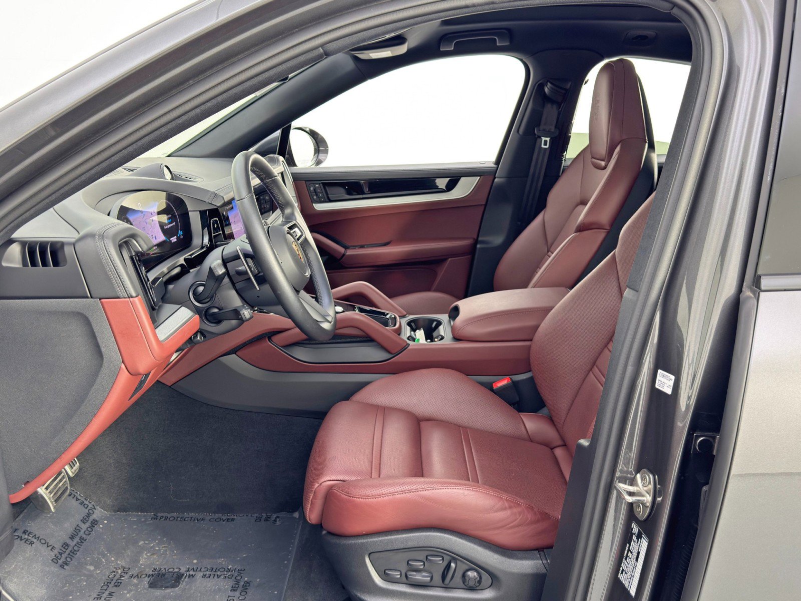 Used 2025 Porsche Cayenne S image 17