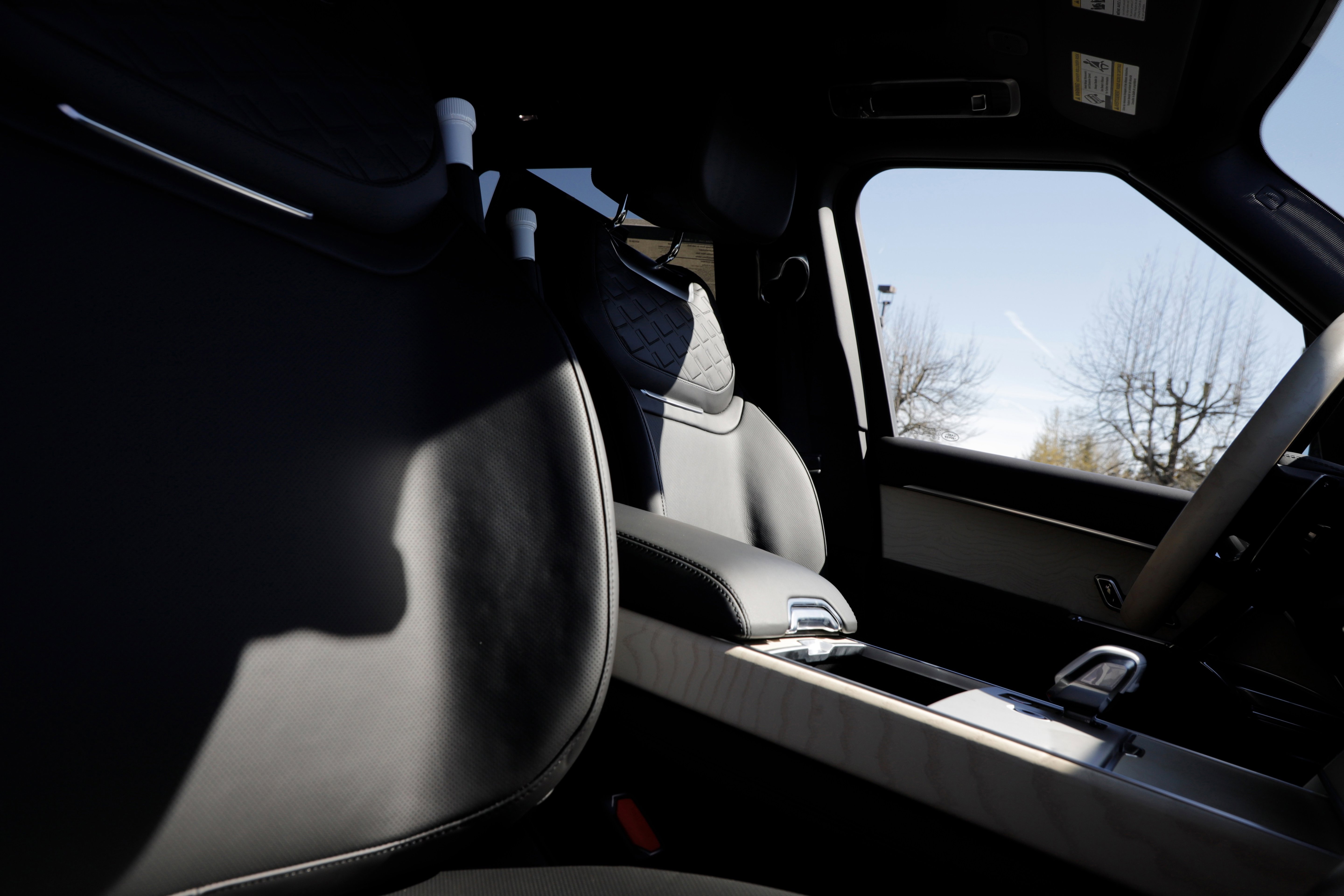 New 2026 Land Rover Range Rover SV AWD/4WD image 12