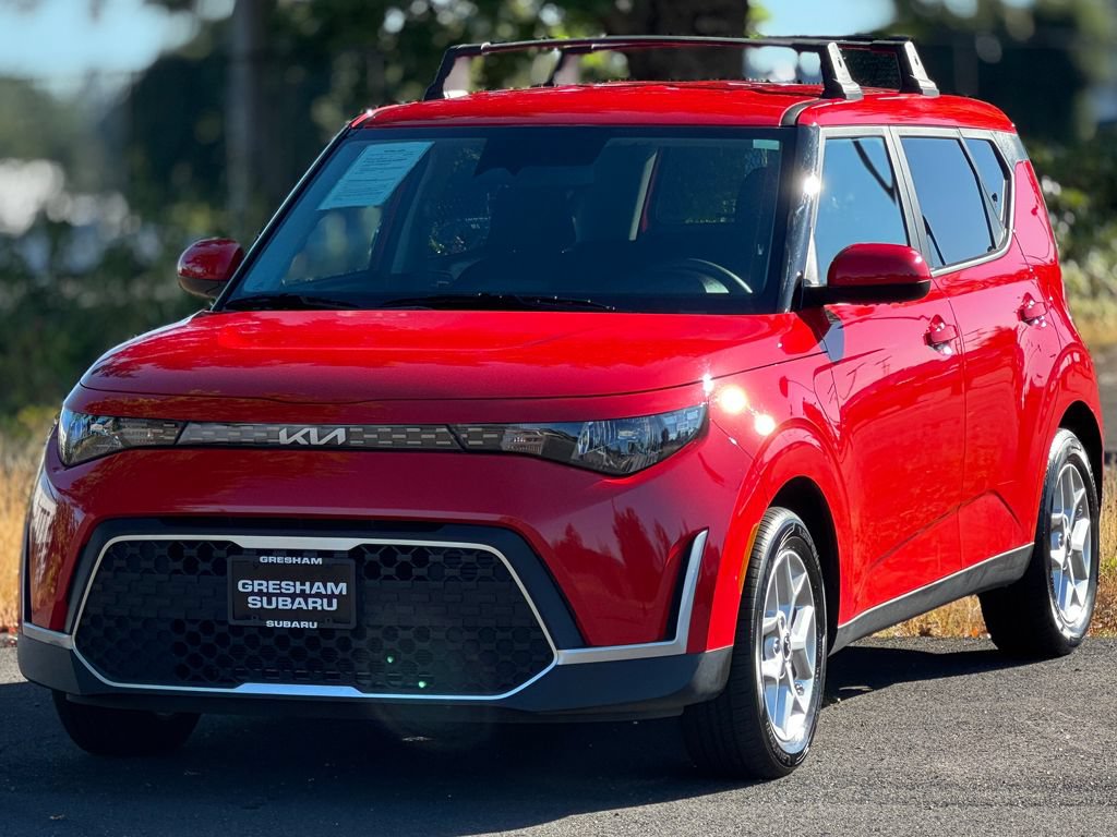 Used 2024 Kia Soul LX w/ Option Group 015 FWD image 3