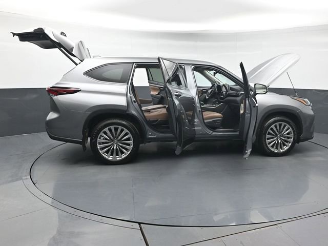Certified 2025 Toyota Highlander XLE image 62