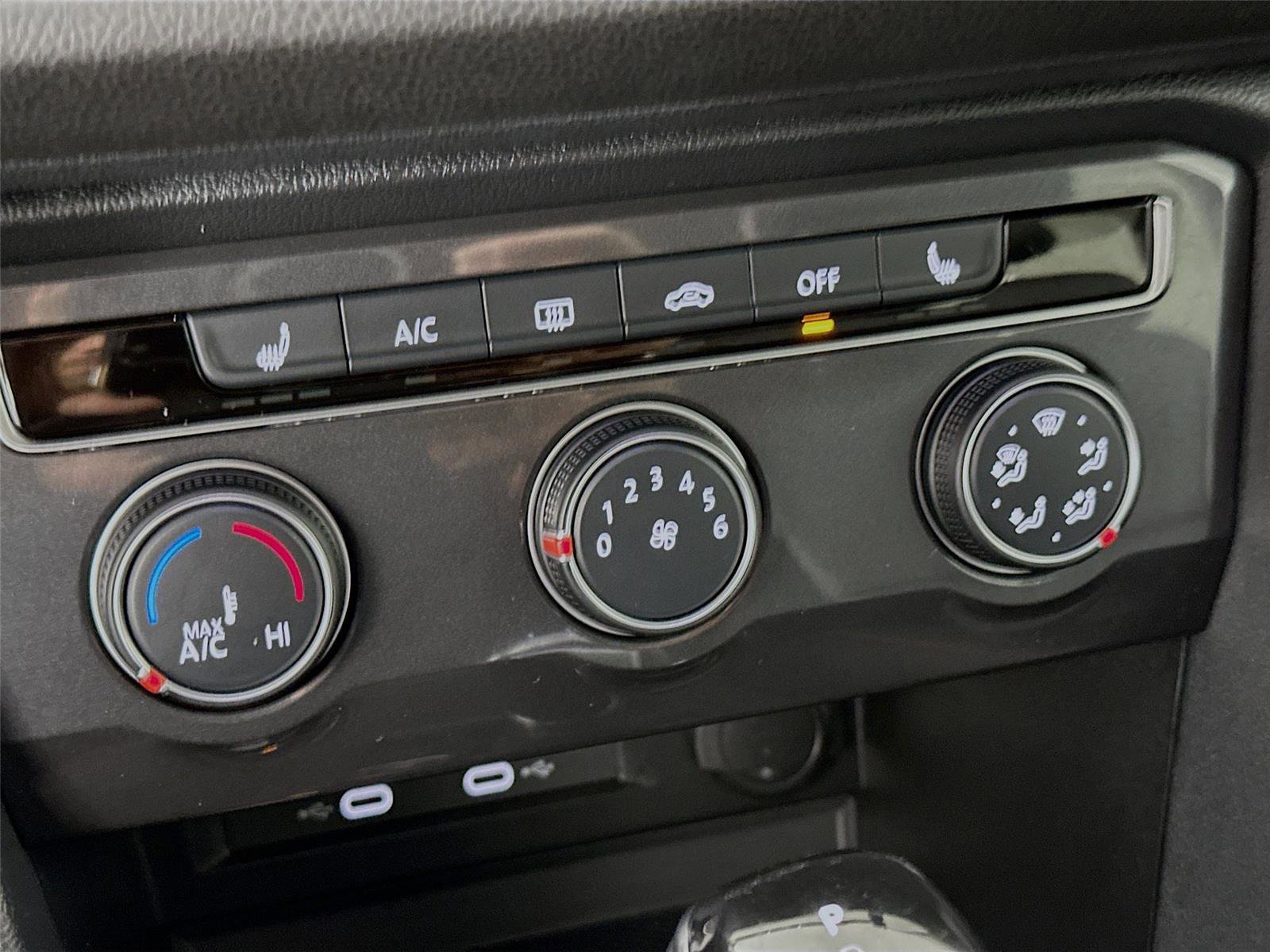 Used 2024 Volkswagen Tiguan Wolfsburg Edition image 15