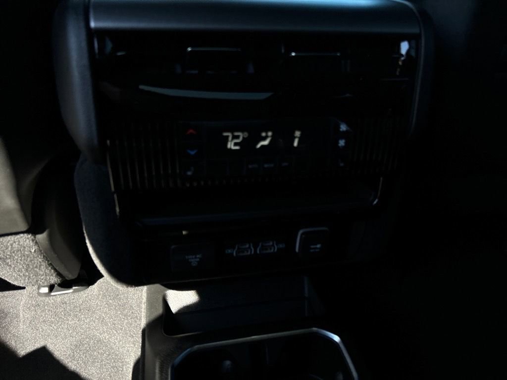 New 2024 Jeep Wagoneer L Series II image 12