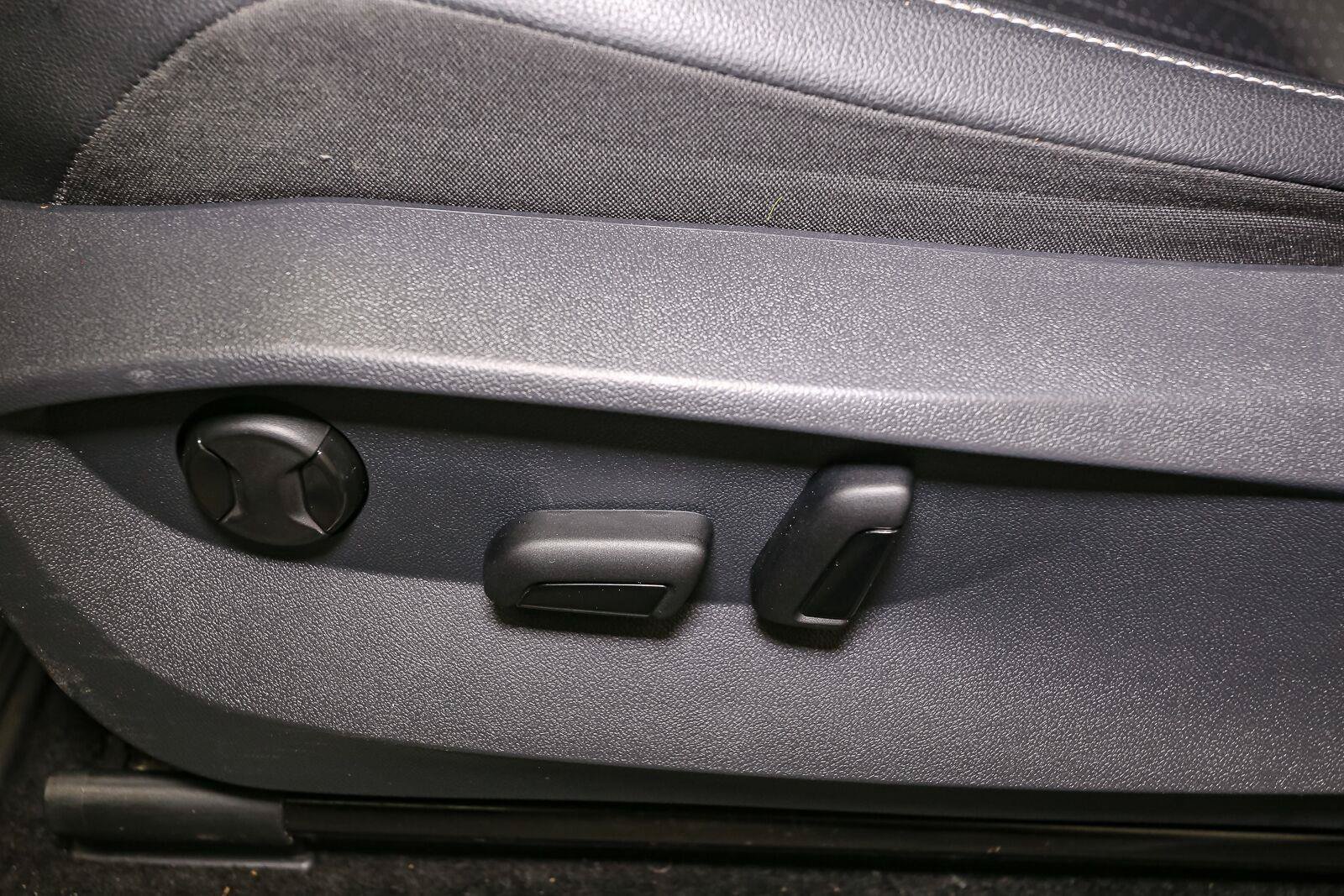 Certified 2024 Volkswagen Tiguan SE R-Line AWD/4WD image 48