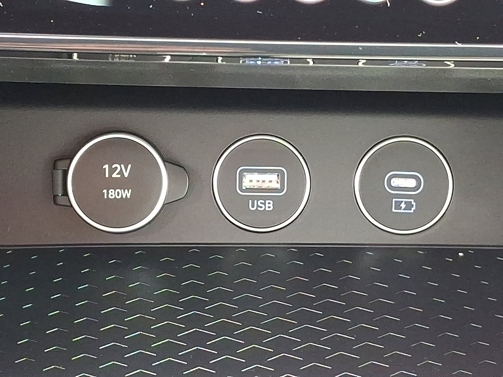 Used 2025 Genesis G70 2.5T image 25