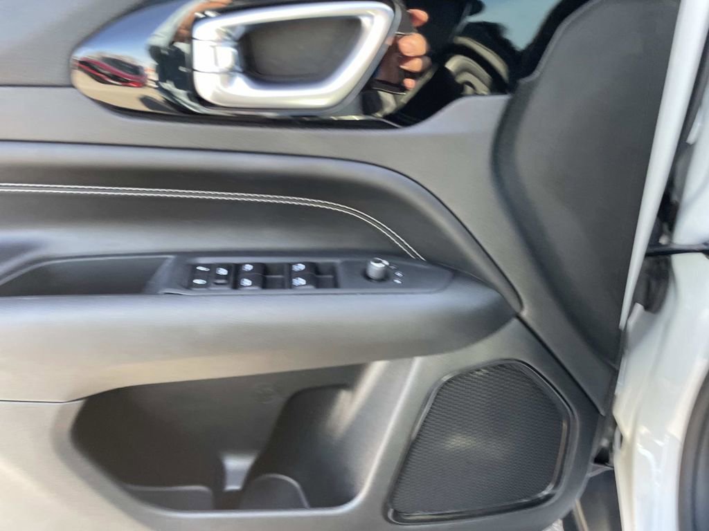 Used 2024 Jeep Compass Latitude w/ Convenience Group image 12