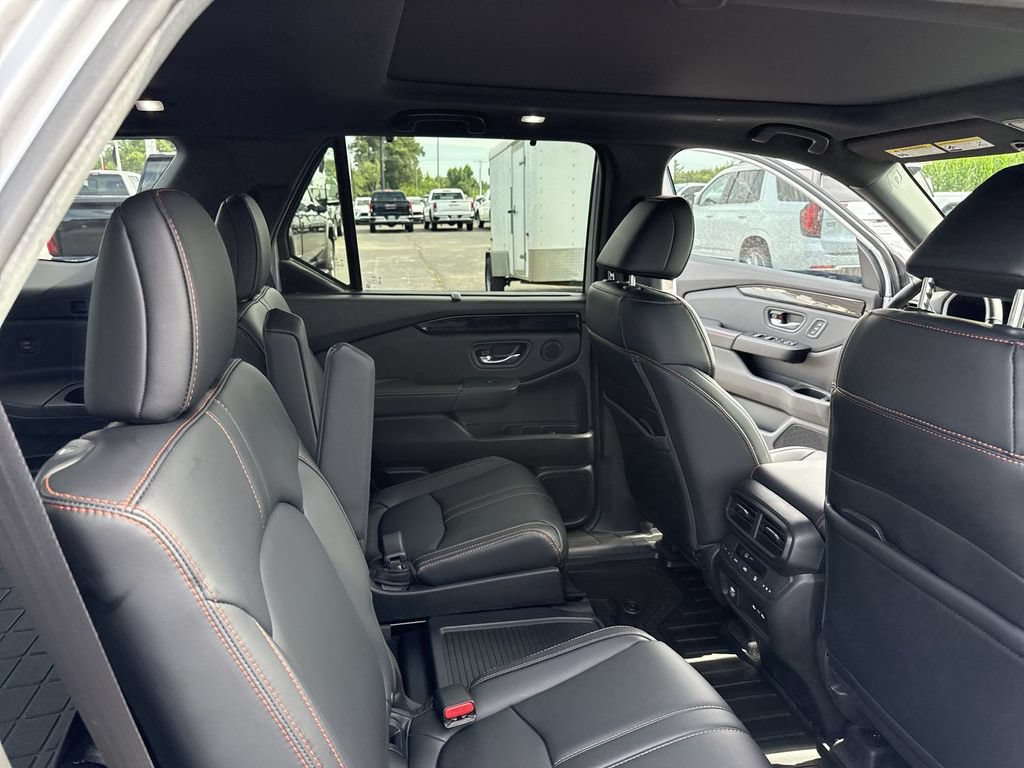 Used 2025 Honda Pilot TrailSport image 34