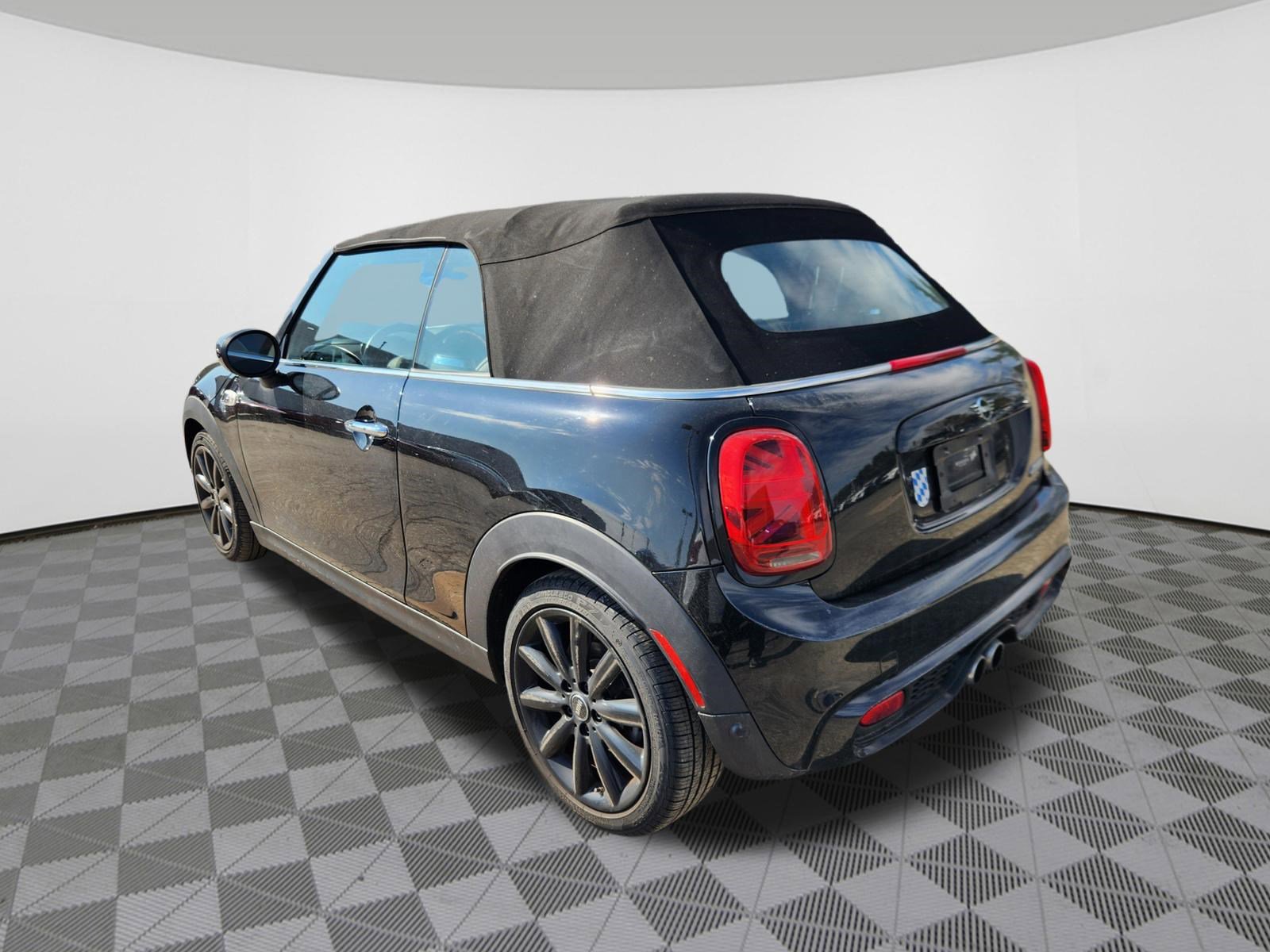Used 2021 MINI Cooper S w/ Driver Assistance Package image 3