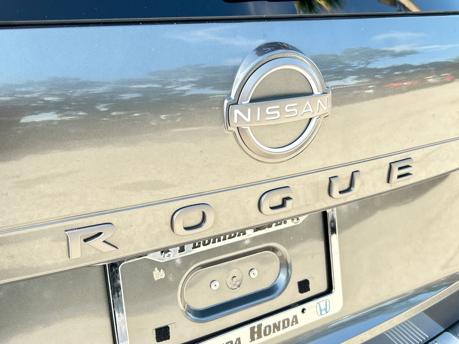 Used 2025 Nissan Rogue SV FWD image 8