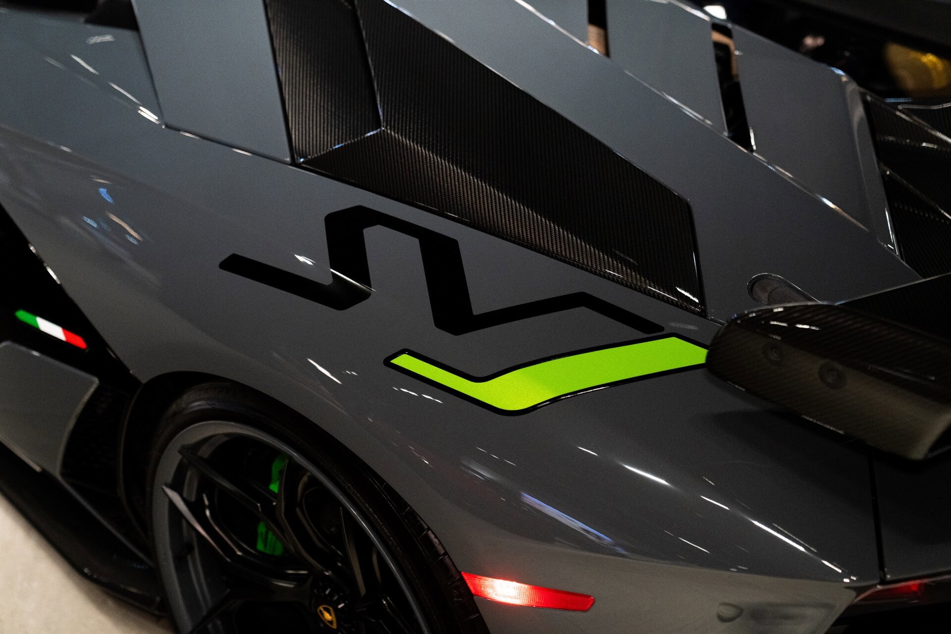 Used 2020 Lamborghini Aventador SVJ AWD/4WD image 19