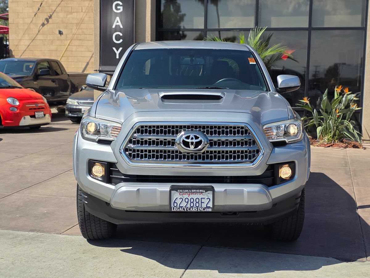 Used 2017 Toyota Tacoma TRD Sport w/ Tow Package (A/T) AWD/4WD image 4