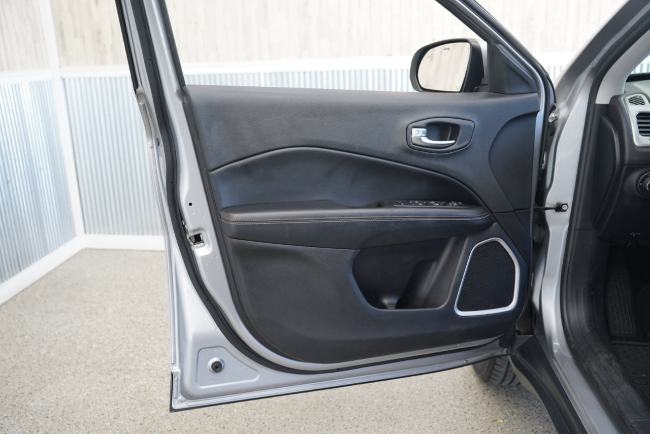 Used 2018 Jeep Compass Latitude w/ Safe & Security Group image 28