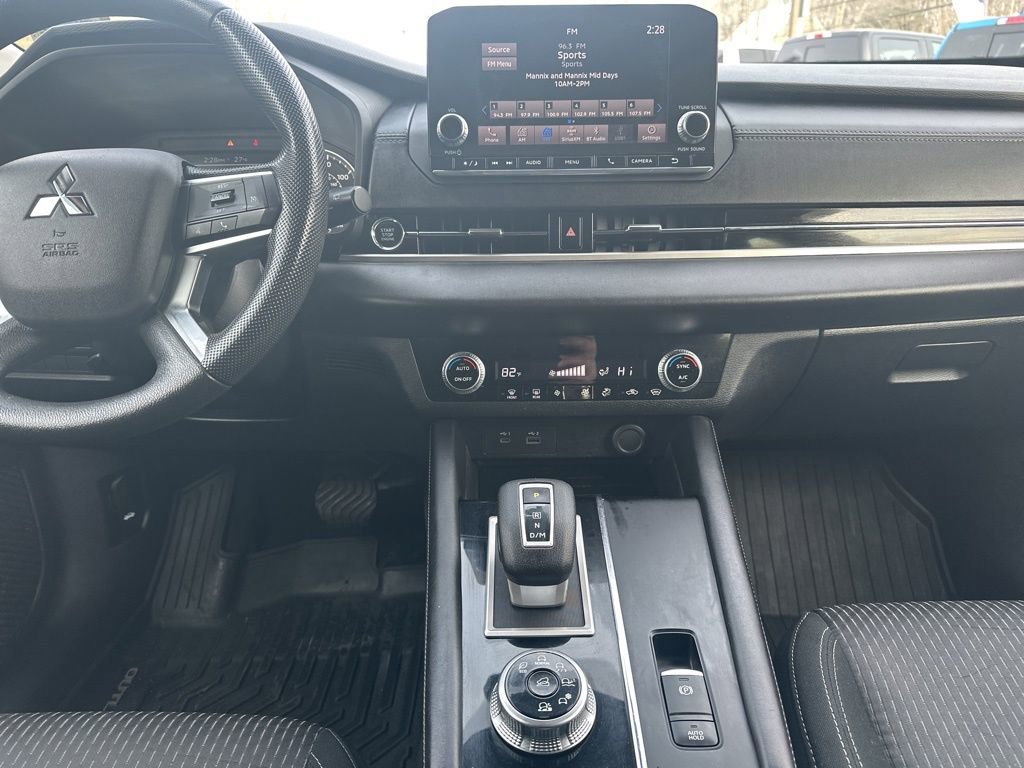Used 2022 Mitsubishi Outlander ES image 19