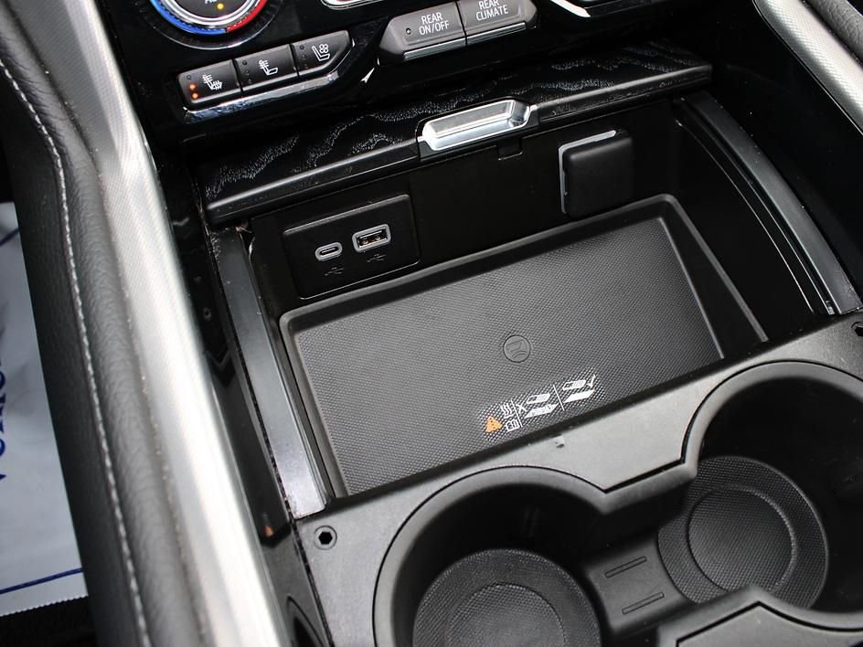 Used 2023 GMC Yukon XL Denali w/ Advanced Technology Package image 30