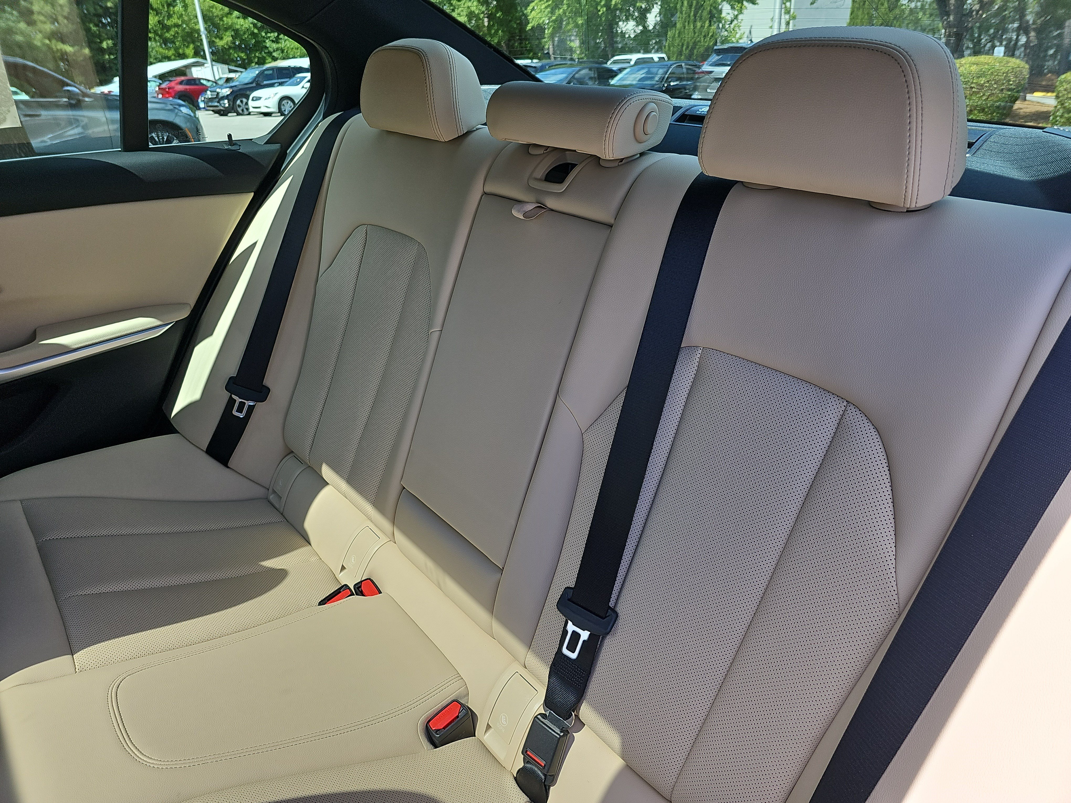 Certified 2025 BMW 330i Sedan w/ Premium Package RWD image 16
