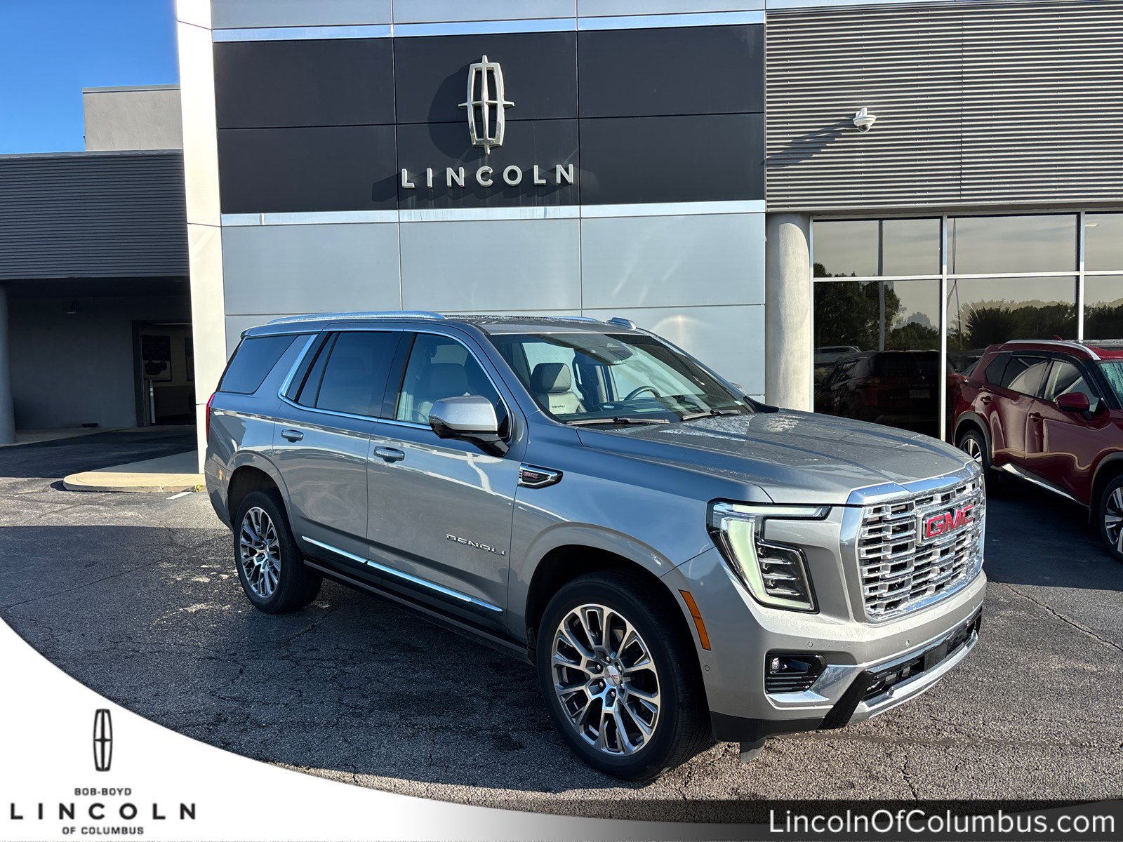 Used 2025 GMC Yukon Denali w/ Sun & Power Step Package AWD/4WD image 1
