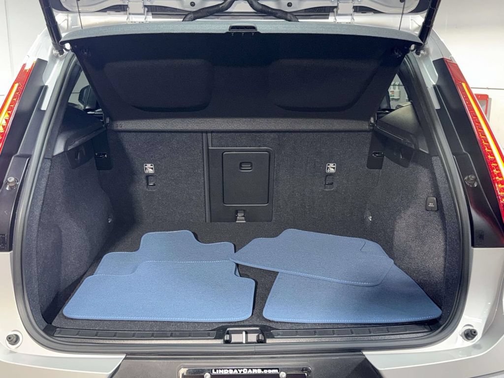 Used 2023 Volvo XC40 Recharge Ultimate AWD/4WD image 17