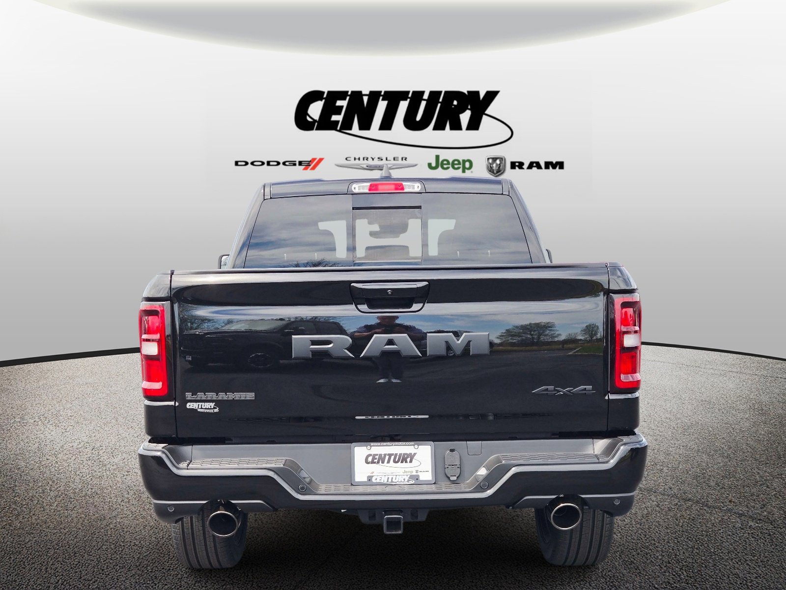 New 2026 RAM 1500 Laramie AWD/4WD image 4