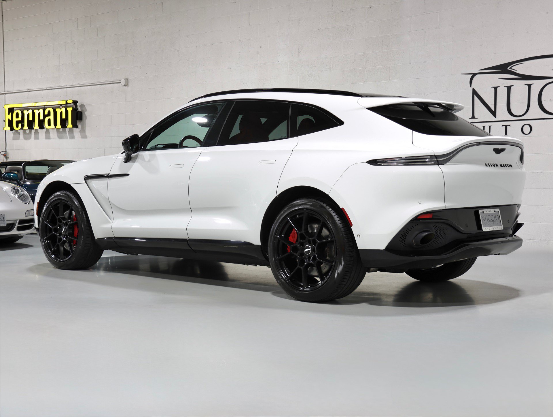 Used 2021 Aston Martin DBX AWD/4WD image 11