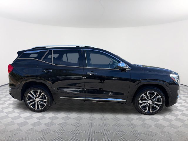 Used 2019 GMC Terrain Denali w/ Driver Alert Package II FWD image 4