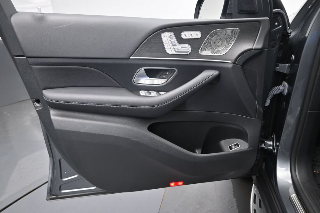 Used 2024 Mercedes-Benz GLS 450 4MATIC image 25