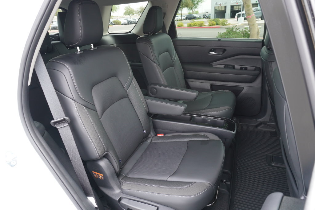 New 2026 Nissan Pathfinder SL w/ SL Premium Package AWD/4WD image 9