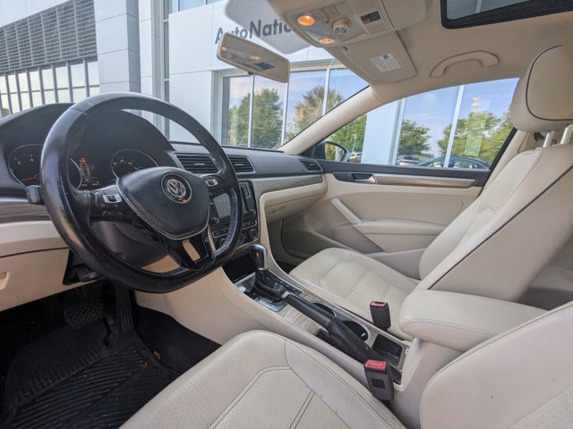 Used 2018 Volkswagen Passat 2.0T SE FWD image 13