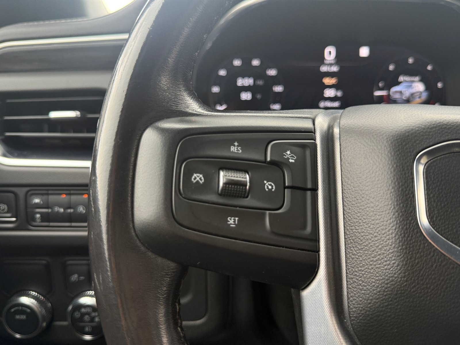 Used 2018 GMC Yukon Denali AWD/4WD image 18