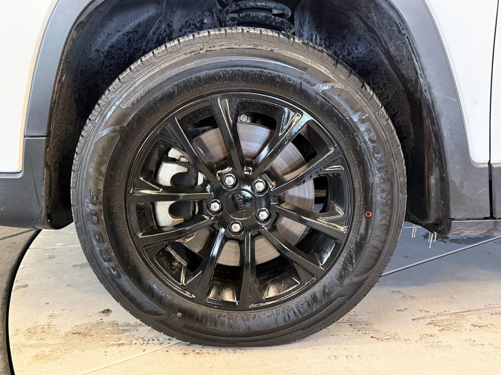 Used 2023 Jeep Cherokee Altitude Lux AWD/4WD image 27