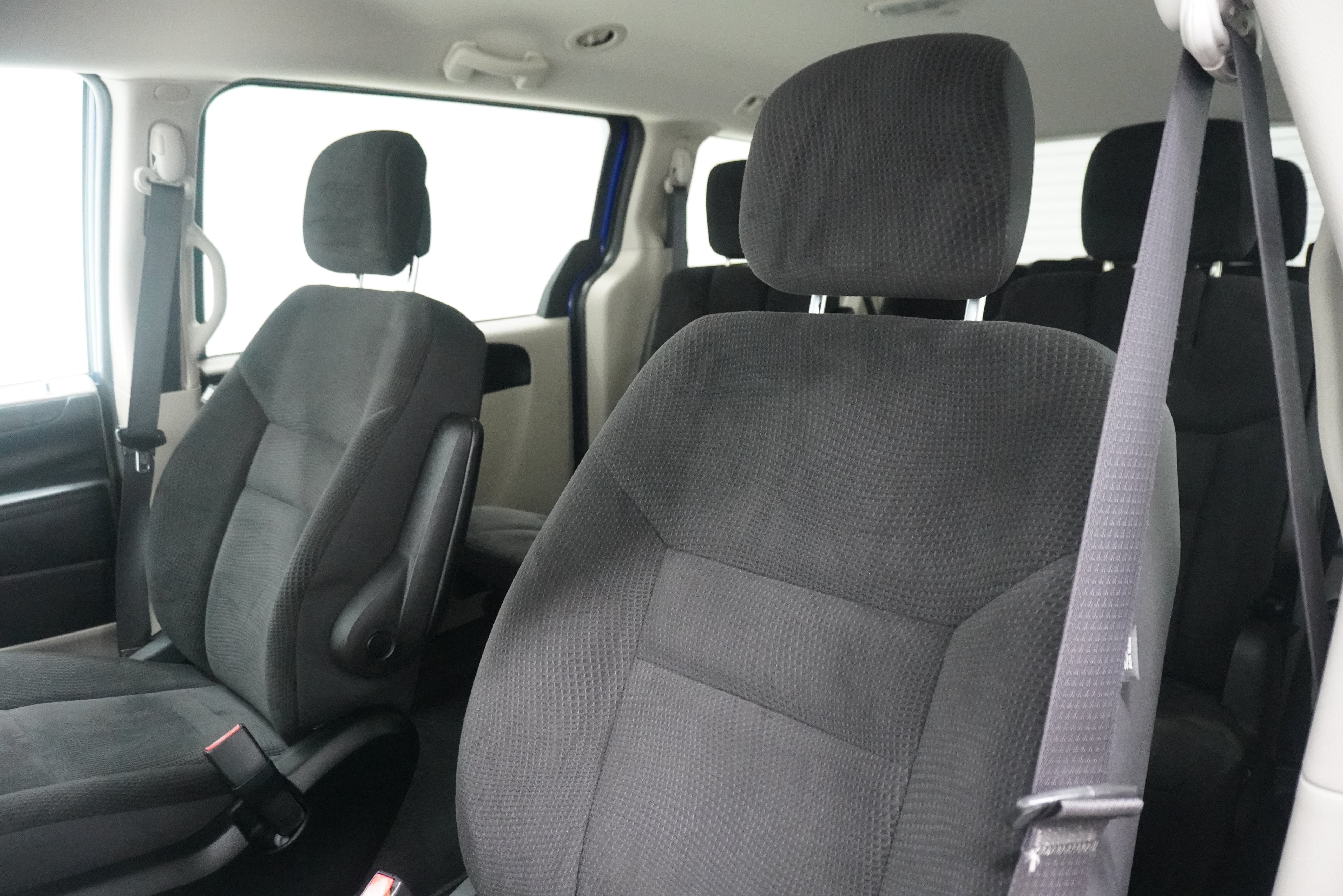 Used 2018 Dodge Grand Caravan SE w/ UConnect Hands-Free Group FWD image 11