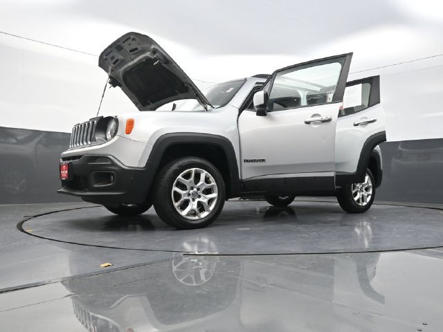 Used 2017 Jeep Renegade Latitude w/ Cold Weather Group AWD/4WD image 41
