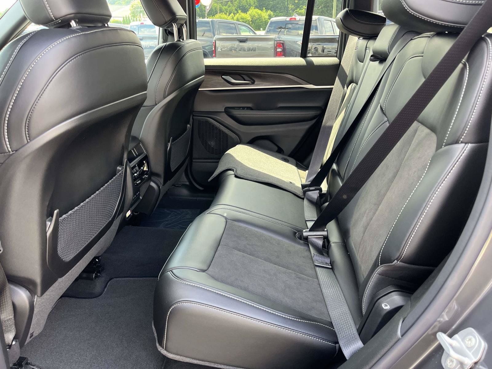 New 2026 Jeep Grand Cherokee Altitude AWD/4WD image 7