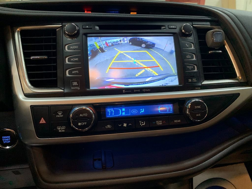 Used 2018 Toyota Highlander Limited image 25