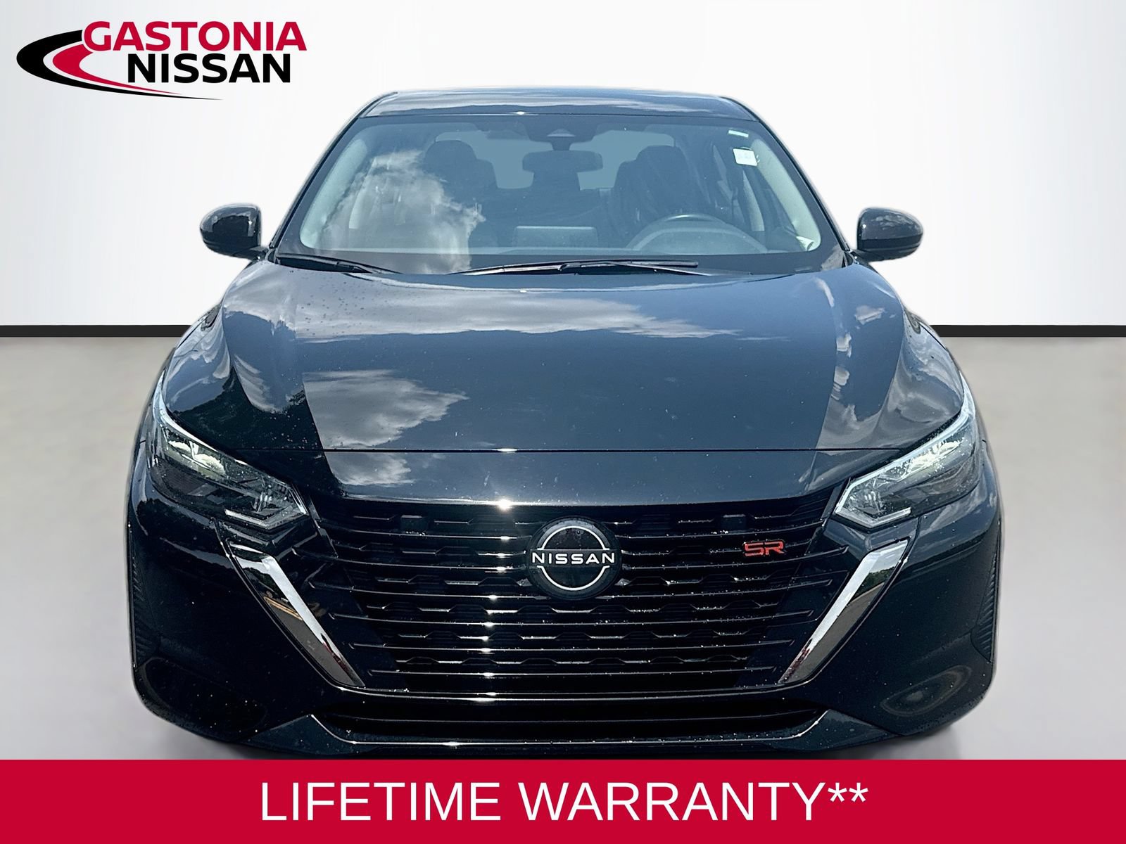 Used 2025 Nissan Sentra SR FWD image 2