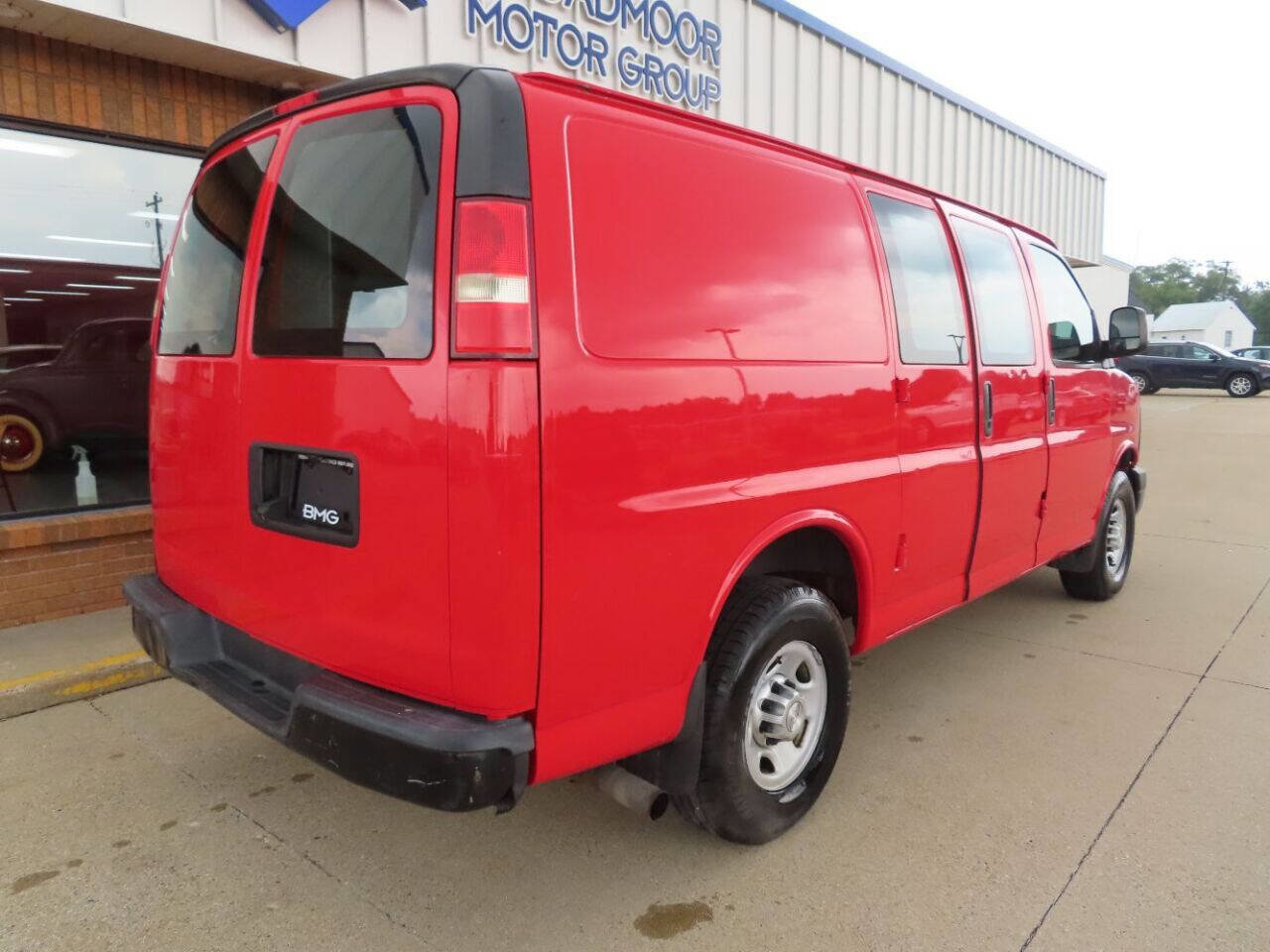 Used 2015 Chevrolet Express 2500 image 4