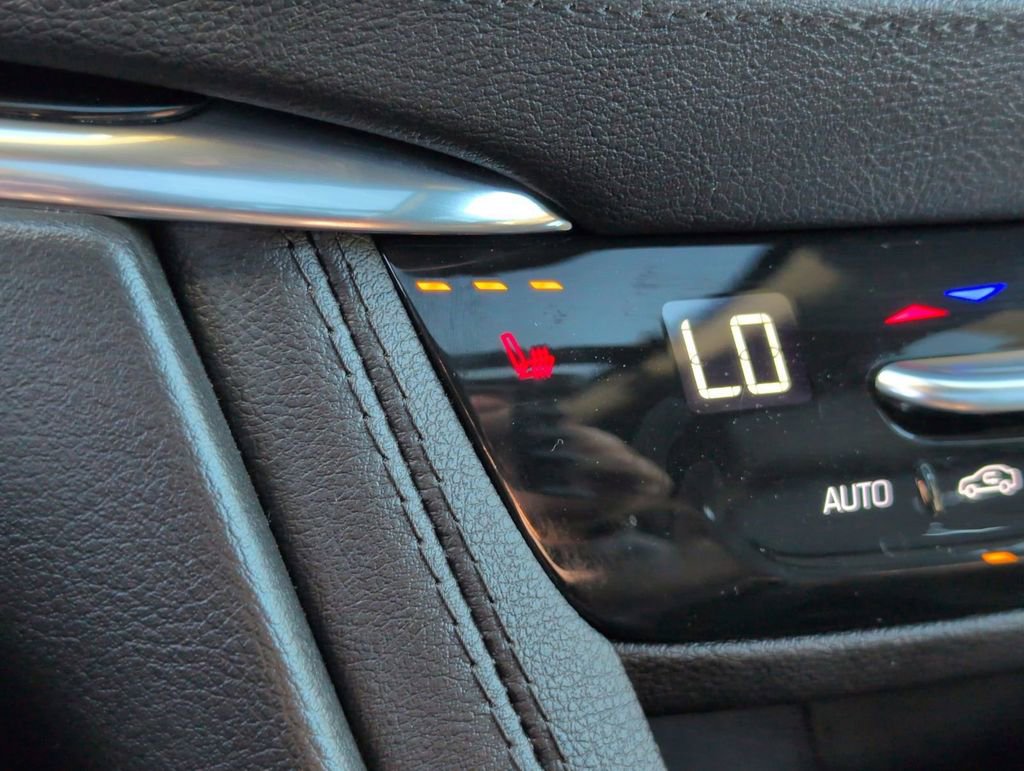 Certified 2023 Cadillac XT6 Luxury image 17