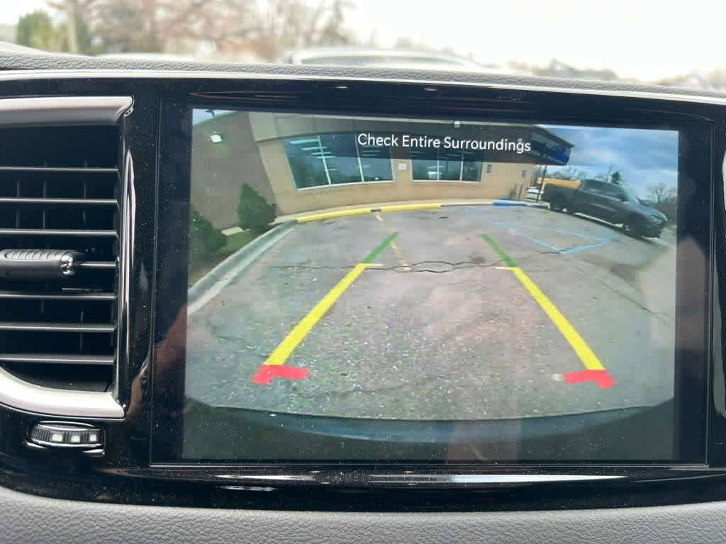 Used 2026 Chrysler Pacifica Select image 10