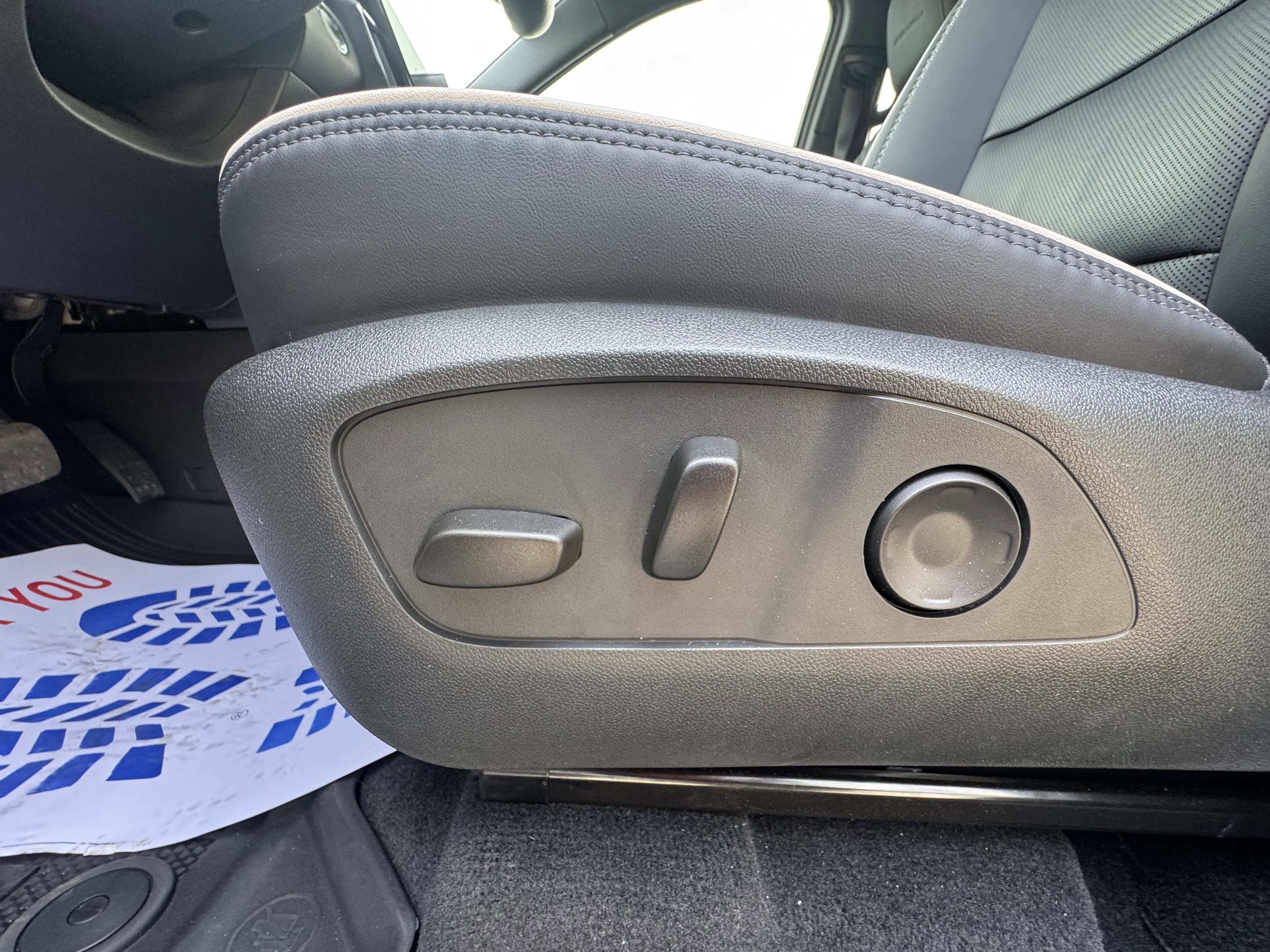 Used 2025 GMC Acadia Denali image 14