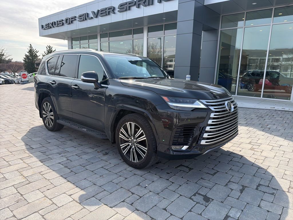Used 2025 Lexus LX 600 4WD w/ Accessory Package (2T) image 4