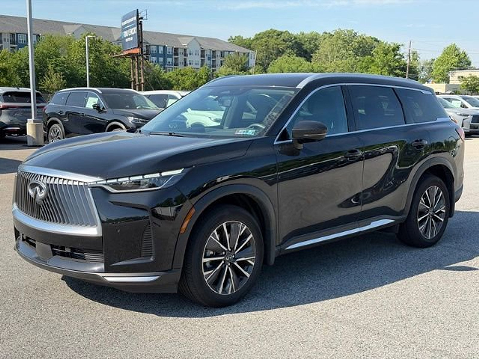 Certified 2026 INFINITI QX60 Luxe w/ Cargo Package AWD/4WD image 3