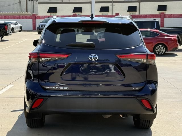 Used 2023 Toyota Highlander XLE FWD image 5