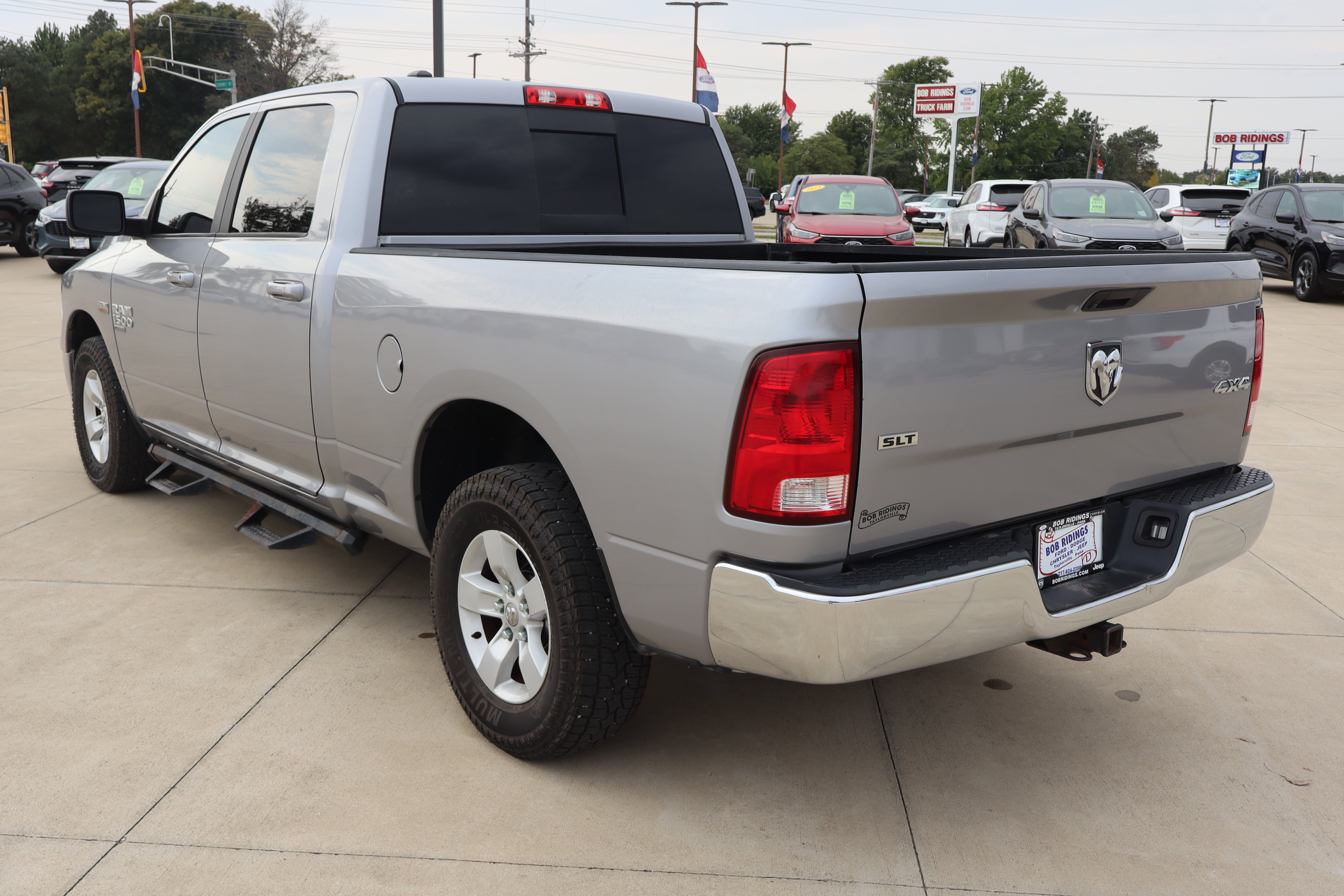 Used 2020 RAM 1500 Classic SLT AWD/4WD image 8
