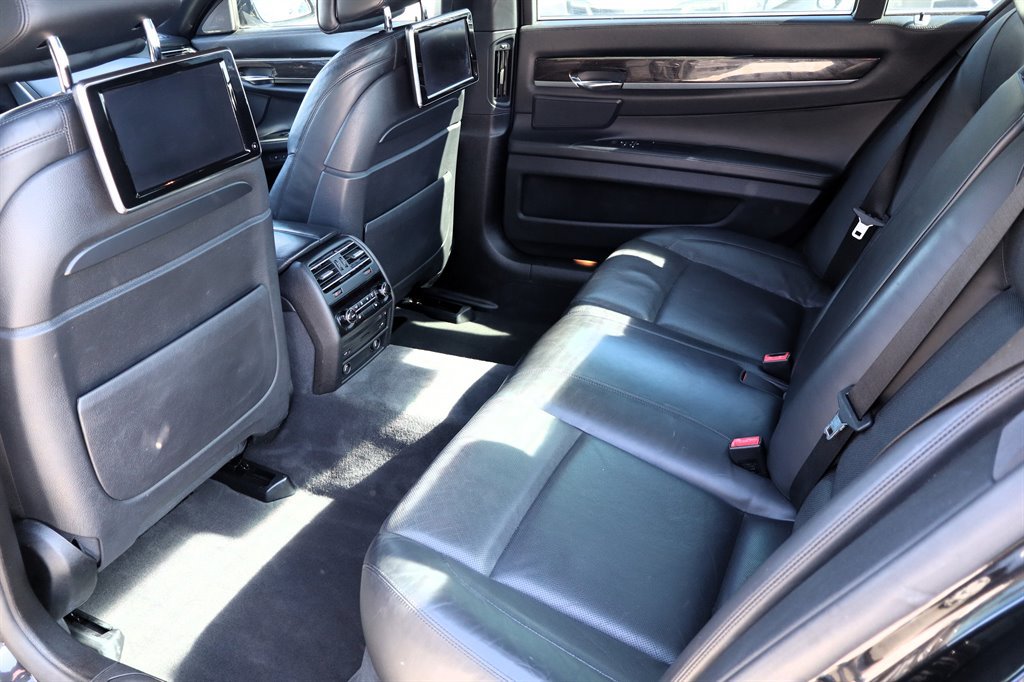 Used 2015 BMW 750Li RWD image 19