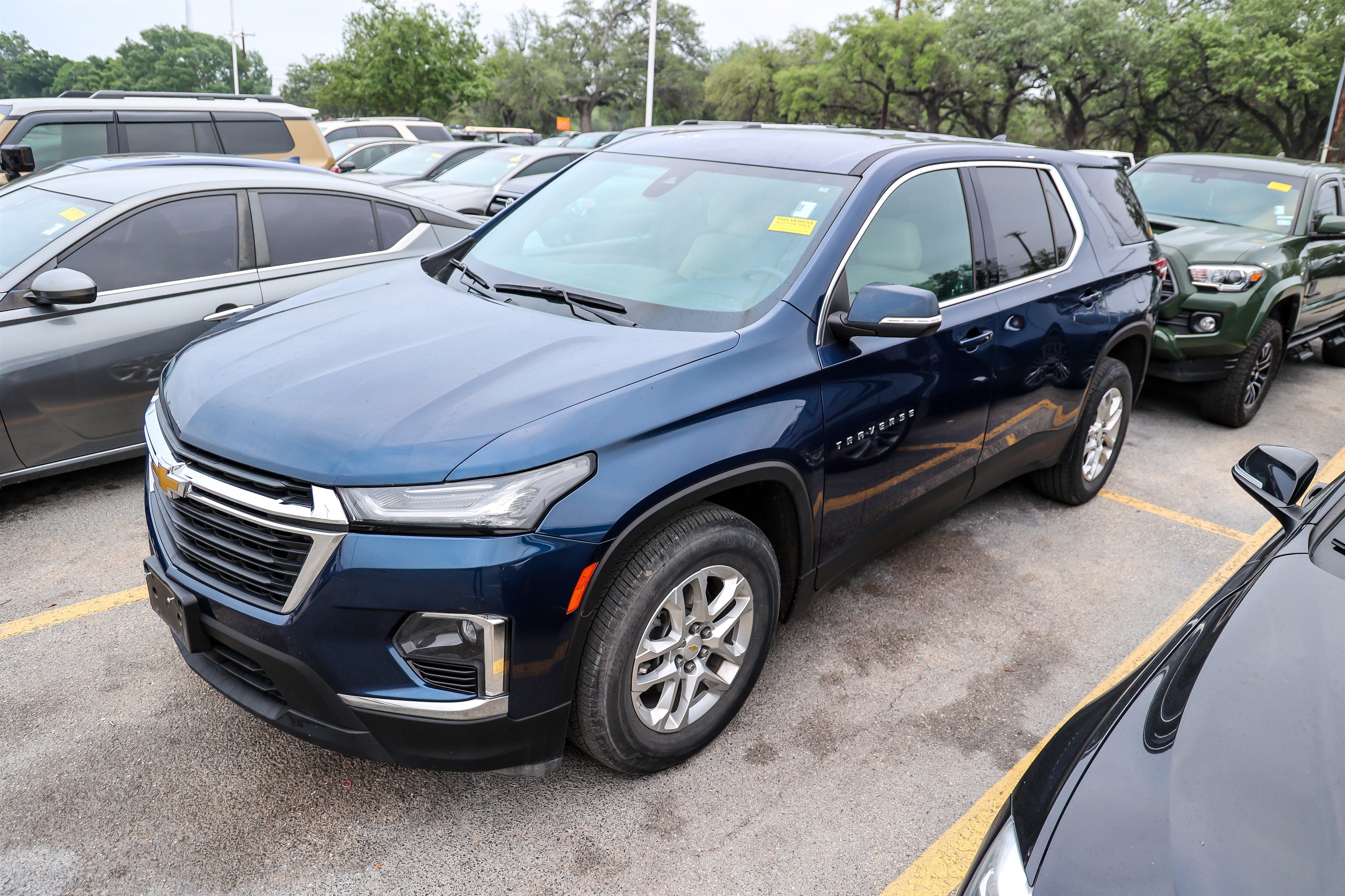 Used 2023 Chevrolet Traverse LS w/ Safety Package FWD image 3