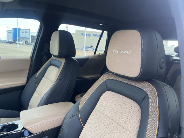 Used 2025 Chevrolet Equinox ACTIV w/ Safety and Technology Package FWD image 11