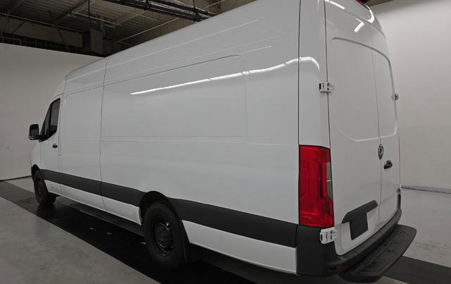 Used 2024 Mercedes-Benz Sprinter 2500 w/ Acoustic Package image 4