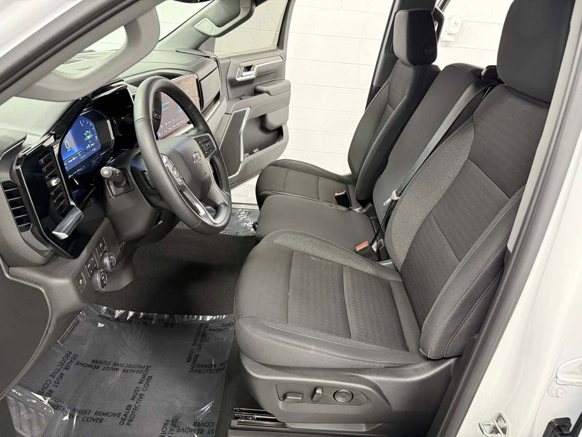 Used 2024 Chevrolet Silverado 1500 RST w/ Z71 Off-Road Package image 12